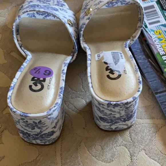 GUESS Women's Gallai Heeled Sandal NWOT - Picture 7 of 12